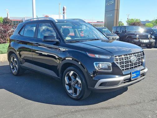 Onyx Black 2023 Hyundai VENUE SEL