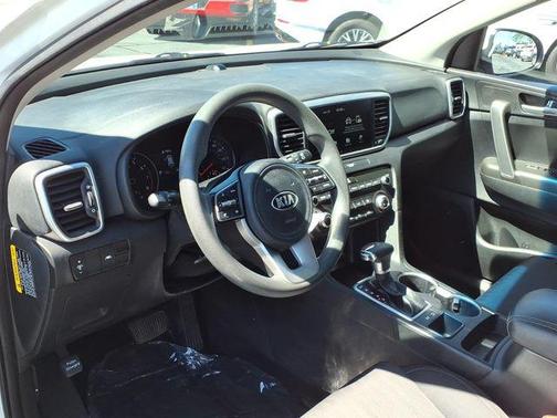 Snow White Pearl 2022 Kia Sportage LX