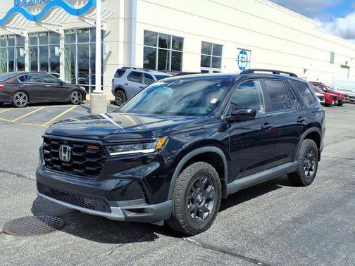 Crystal Black Pearl 2024 Honda Pilot TrailSport