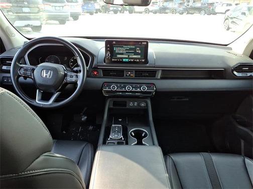 2023 Honda Pilot Touring 8-Passenger