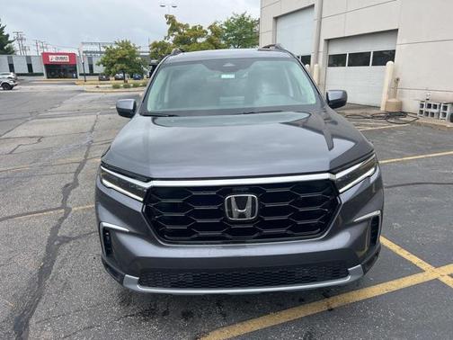 2025 Honda Pilot Touring 8-Passenger