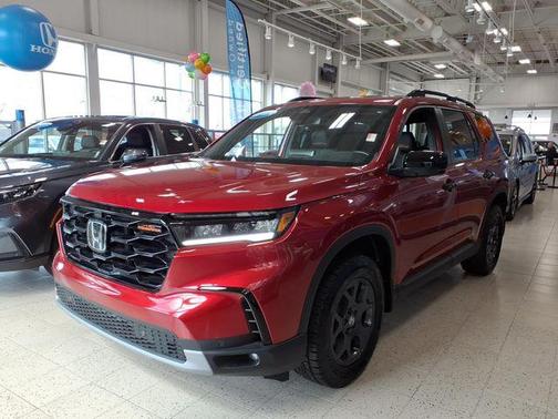 Radiant Red Metallic II 2025 Honda Pilot TrailSport