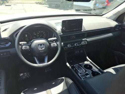 Platinum White Pearl 2023 Honda Pilot Touring 8-Passenger
