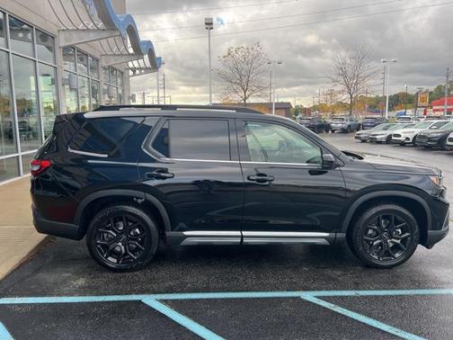 2025 Honda Pilot Touring 8-Passenger