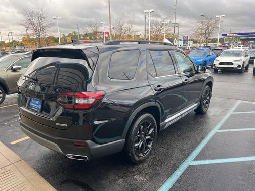 2025 Honda Pilot Touring 8-Passenger