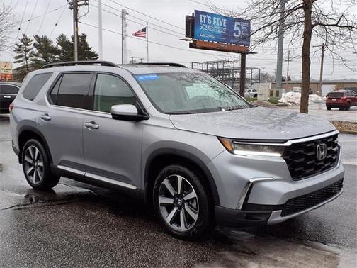 2025 Honda Pilot Touring 8-Passenger