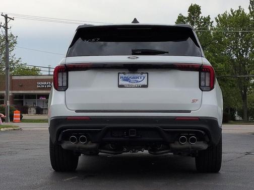 Star White Metallic Tri-Coat 2026 Ford Explorer ST
