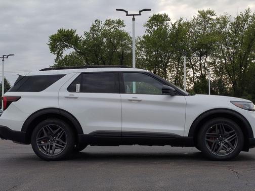 Star White Metallic Tri-Coat 2026 Ford Explorer ST