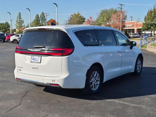 Bright White Clearcoat 2023 Chrysler Pacifica Touring L