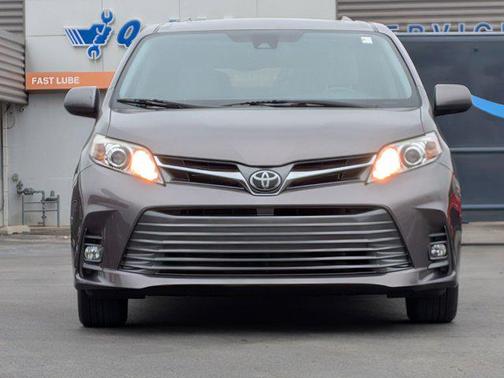 2020 Toyota Sienna XLE Premium
