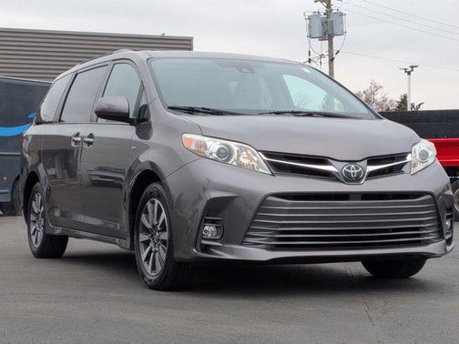 2020 Toyota Sienna XLE Premium