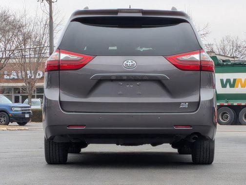 2020 Toyota Sienna XLE Premium