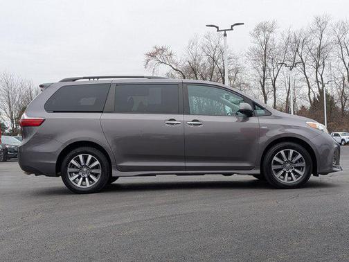 2020 Toyota Sienna XLE Premium