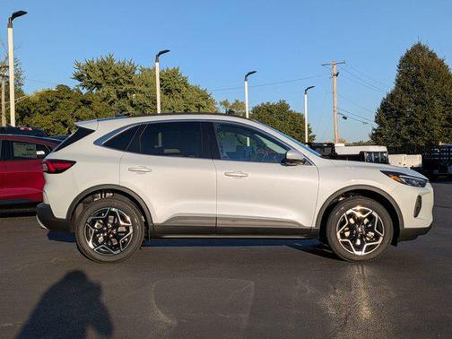 2026 Ford Escape Platinum