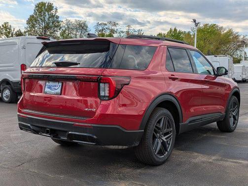 2025 Ford Explorer ST-Line