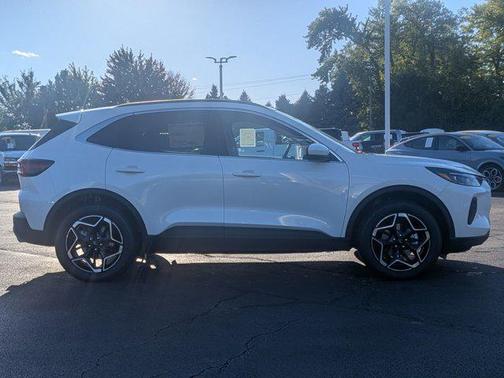 2026 Ford Escape Platinum