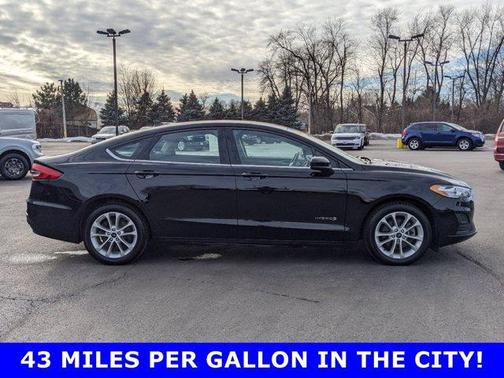 Photo 4 of 29 of 2019 Ford Fusion Hybrid SE