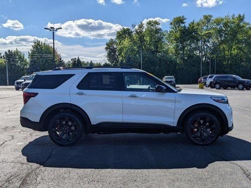 Photo 4 of 46 of 2020 Ford Explorer ST
