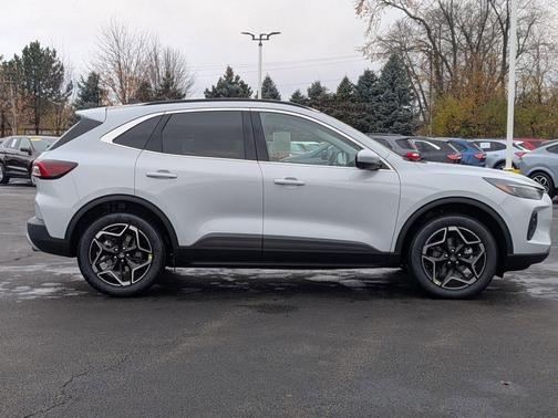2026 Ford Escape Platinum