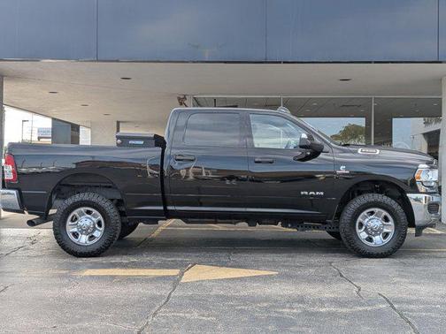 Diamond Black Crystal Pearlcoat 2022 RAM 2500 Big Horn Crew Cab 4x4 6'4' Box