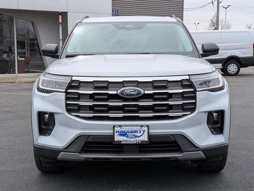 Space White Metallic 2026 Ford Explorer Active
