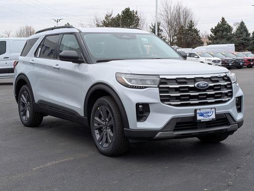 Space White Metallic 2026 Ford Explorer Active