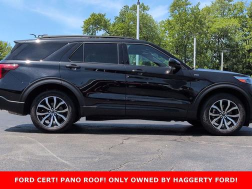 AGATE BLACK METALLIC 2023 Ford Explorer ST-Line