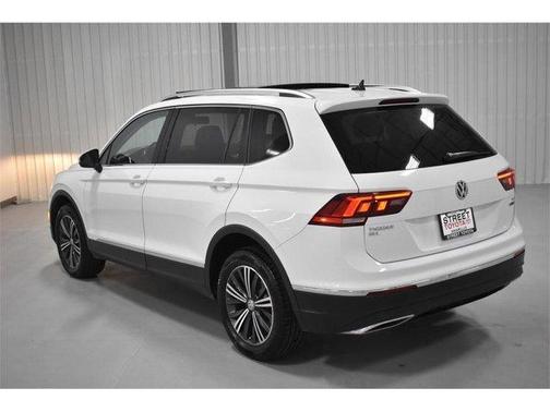 Photo 4 of 20 of 2018 Volkswagen Tiguan 2.0T SEL