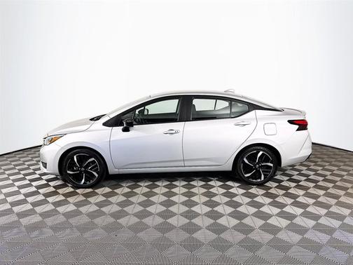 2025 Nissan Versa 1.6 SR