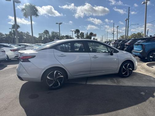 2025 Nissan Versa 1.6 SR