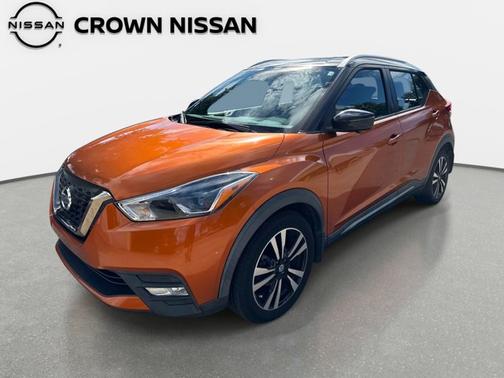 Monarch Orange / Super Black 2019 Nissan Kicks SR