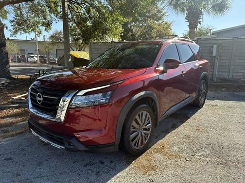 2022 Nissan Pathfinder SL