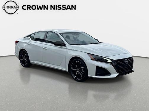 White 2024 Nissan Altima 2.5 SR