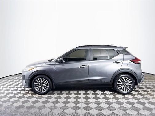 2021 Nissan Kicks SR