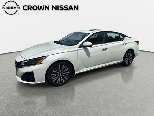 White 2024 Nissan Altima 2.5 SV