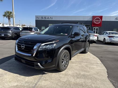 2024 Nissan Pathfinder SV