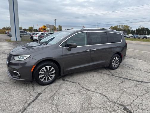 2021 Chrysler Pacifica Touring L