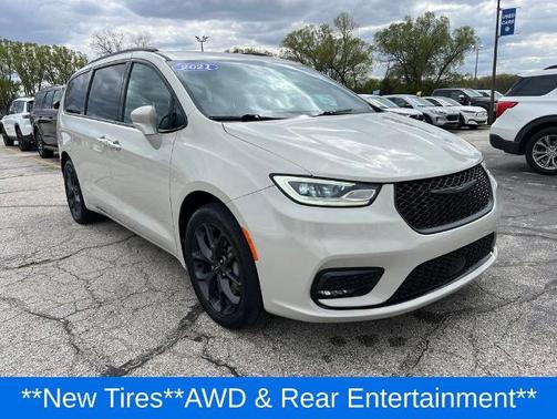 White Pearl 2021 Chrysler Pacifica TOURING L