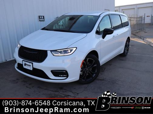 2026 Chrysler Pacifica Select