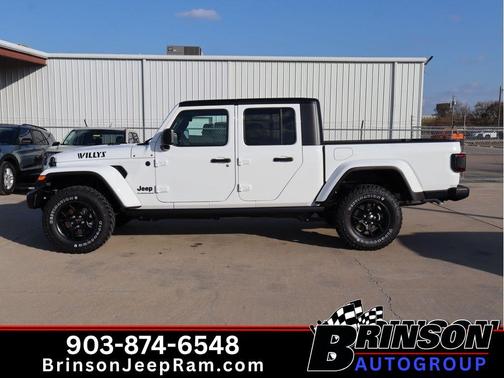 Bright White Clearcoat 2026 Jeep Gladiator Sport