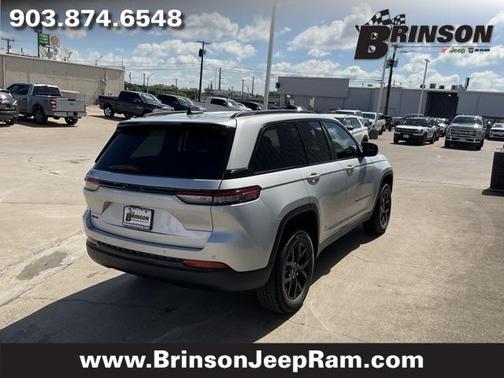 2025 Jeep Grand Cherokee Laredo