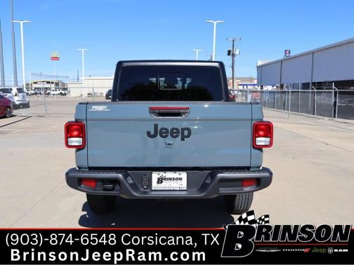 2026 Jeep Gladiator Sport