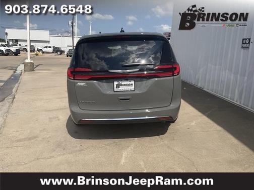 2025 Chrysler Pacifica Select