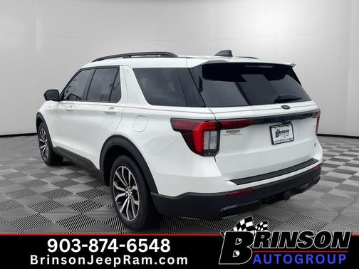 Star White 2026 Ford Explorer ST-Line