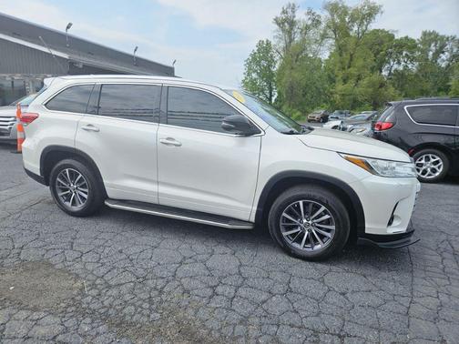 2018 Toyota Highlander SE