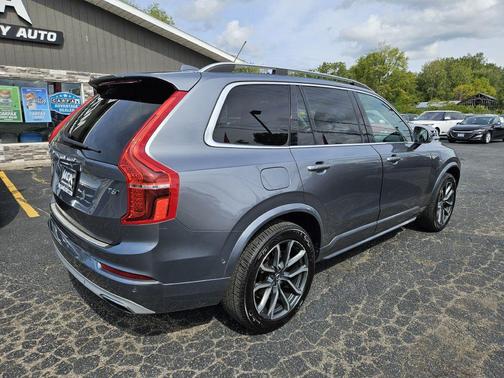 2016 Volvo XC90 T6 Momentum