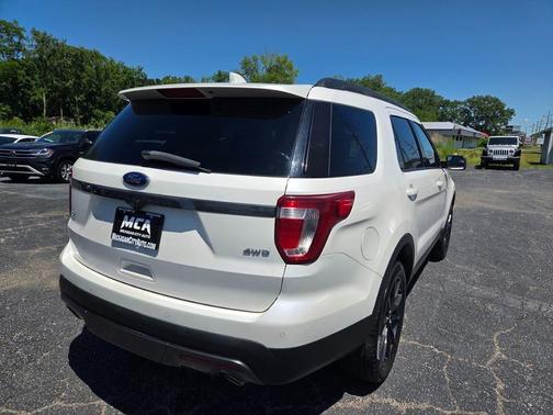 White 2017 Ford Explorer XLT