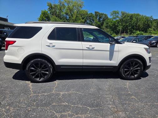 White 2017 Ford Explorer XLT