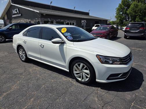 Pure White 2018 Volkswagen Passat 2.0T SE
