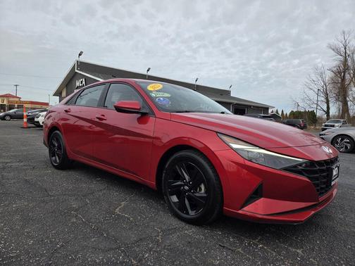 2022 Hyundai ELANTRA SEL